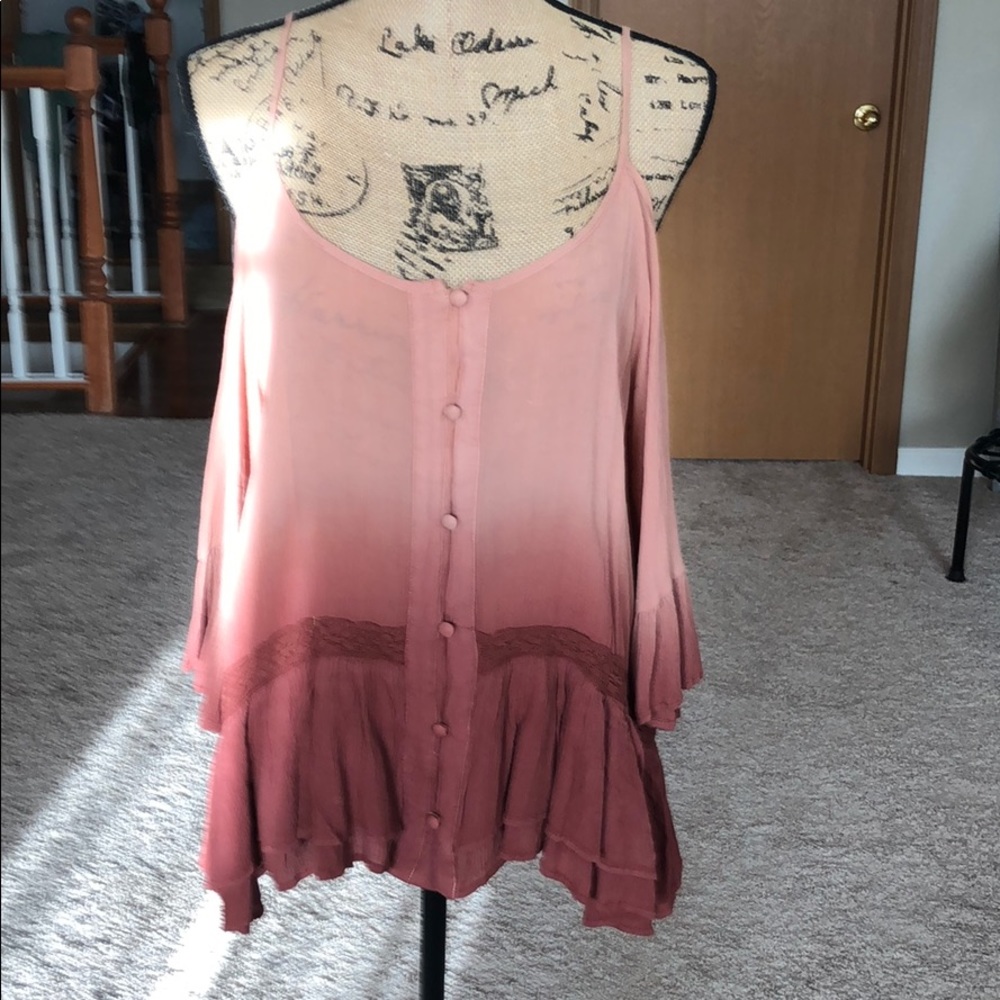 Gimmicks cold shoulder blouse